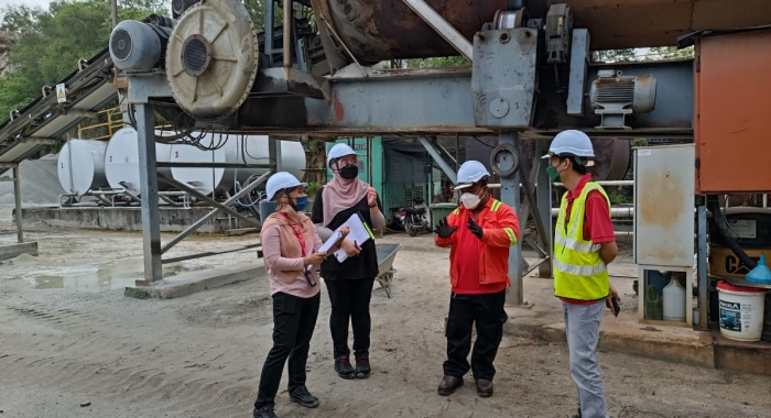 Sunway staff giving a briefing before doing their daily task