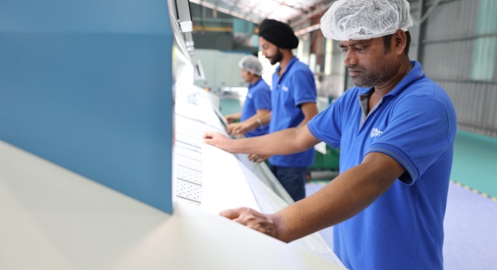 The plant houses state-of-the-art laundry equipments – such as the world-renowned Kannegiesser tunnel washers and Sankosha garment finishers.