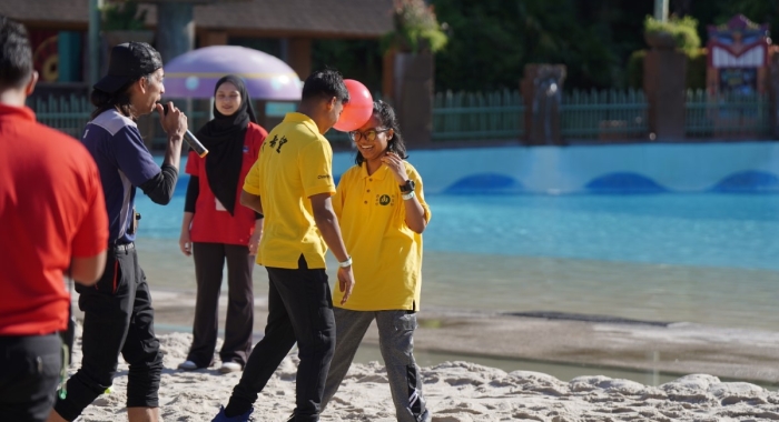 Two children playing a balloon game at the Sunway Lost World Of Tambun beach