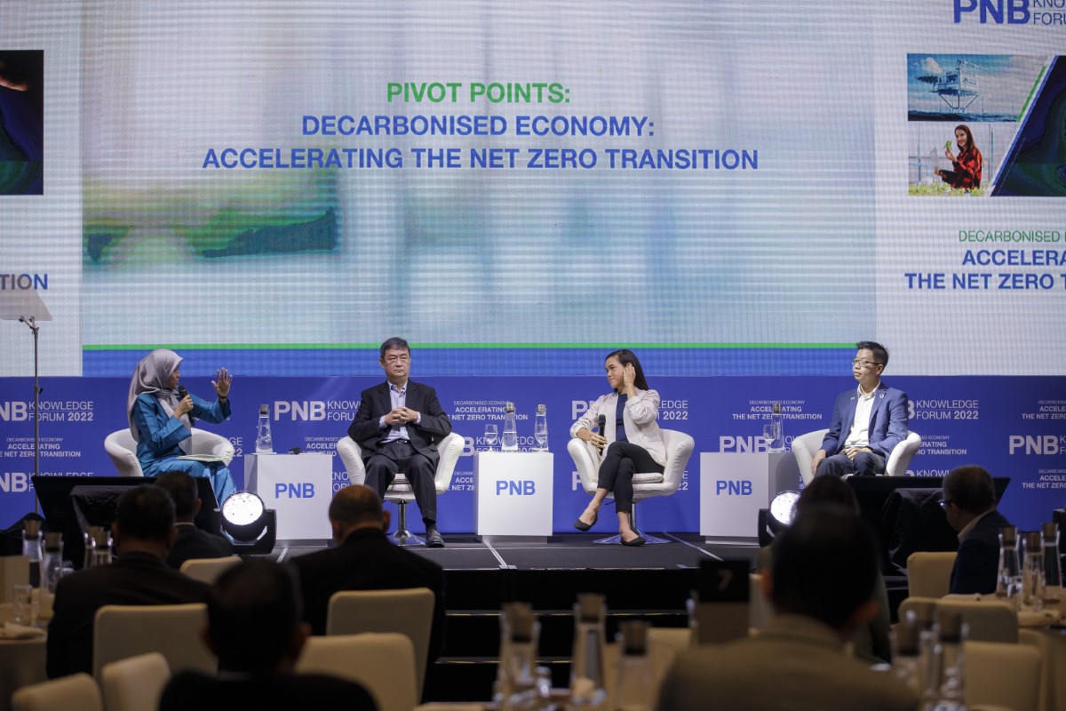 A shot of Mr. Ong at a session, giving a speech on ESG.
