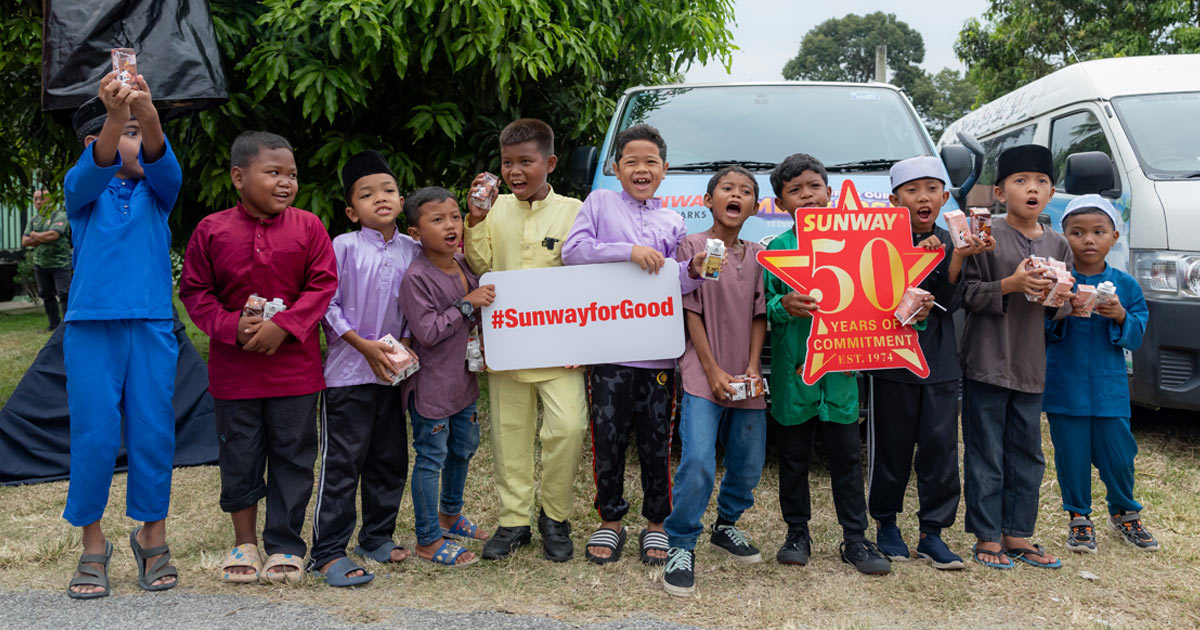 A group photo of children holding the #SunwayforGood and Sunway 50th anniversary signage