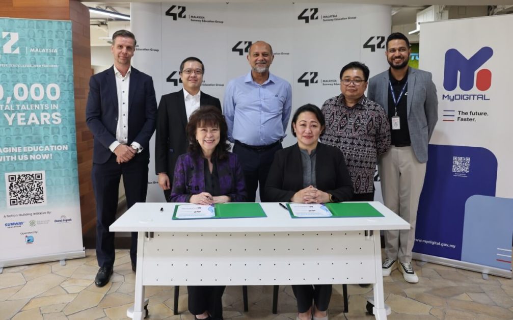 Group photo of 42MY and MyDIGITAL Corporation