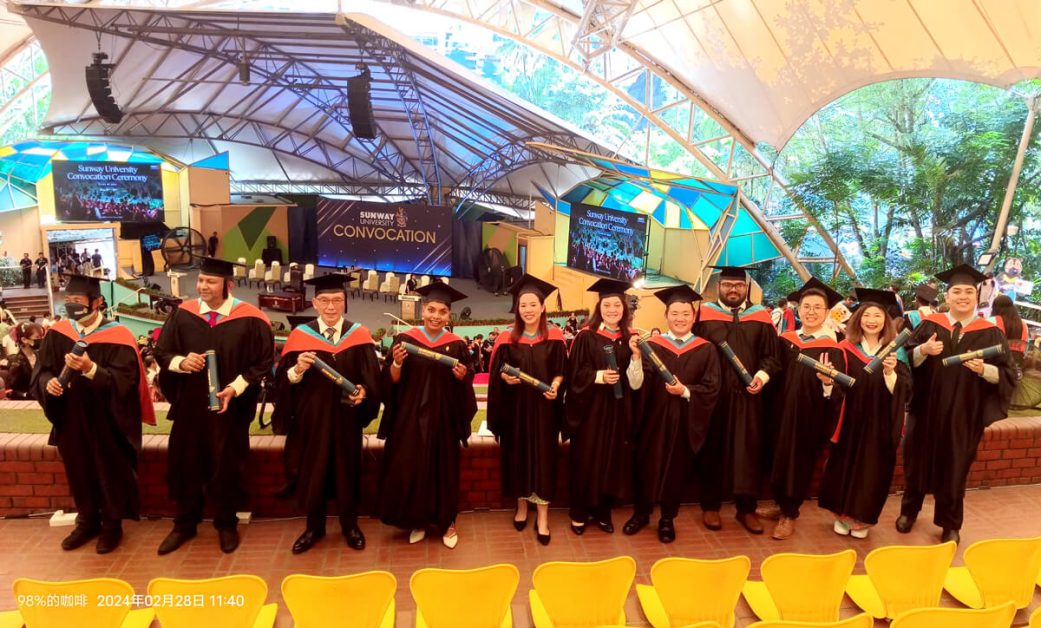 Group photo of Datuk Kwan alongside his fellow graduates