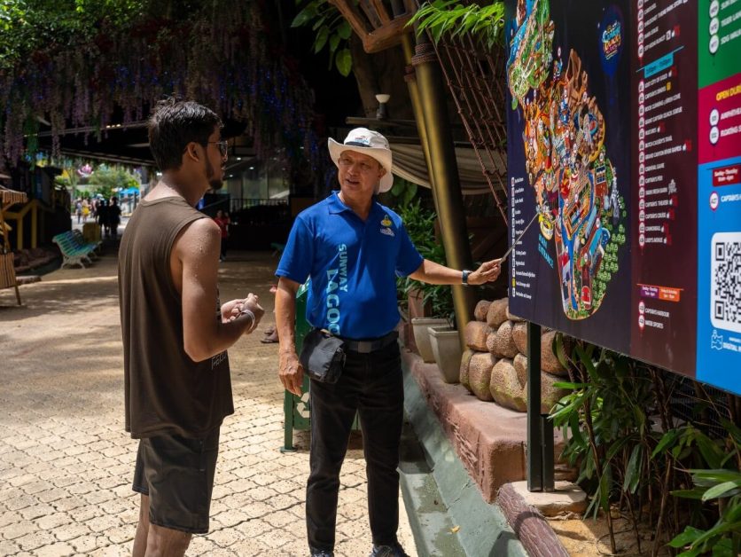 Mr. Lional Chang, a Sunway Senior Park Ambassador (SPA) is helping a guest at Sunway Lagoon with the directions.