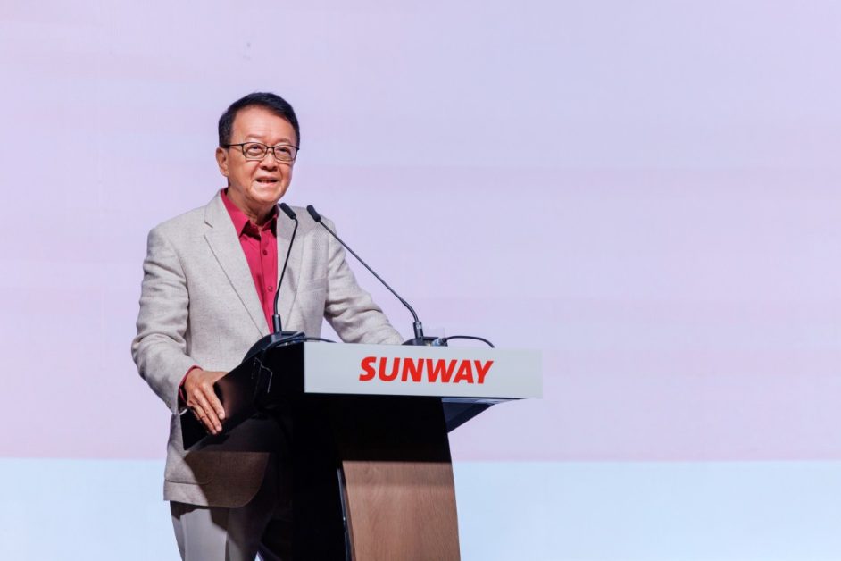 Mid-shot of Tan Sri Dr. Jefrrey Cheah KBE AO